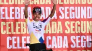 Egan Bernal se corona bicampeón nacional de ciclismo en apretado final
