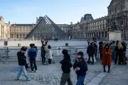 El Louvre cierra salas por nueva inundación mientras acumula crisis de robos y fraudes