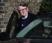 Exministro británico Peter Mandelson arrestado por presunta filtración a Jeffrey Epstein