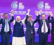 Foto incómoda une a rivales de la IA en cumbre de India mientras remesas caen en México