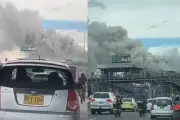 Fuerte incendio en restaurante de Bogotá moviliza a bomberos en carrera 30