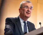 Gobernador del Banco de Francia renuncia anticipadamente, Macron elegirá sucesor