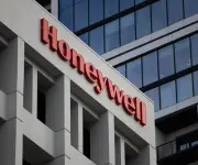 Honeywell evalúa retirarse de multimillonaria compra de Johnson Matthey Catalyst