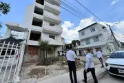 Inspección municipal en edificio abandonado tras denuncia vecinal en Los Caracoles