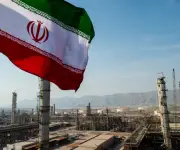 Irán promete flexibilidad en diálogo nuclear bajo amenaza militar de EE.UU.
