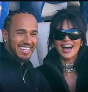Kim Kardashian y Lewis Hamilton confirman su relación en el Super Bowl 2026 con aparición pública