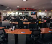 Mercado de valores colombiano cae por riesgo político en jornada bursátil