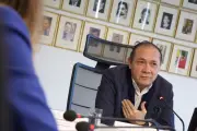 Ministro Sanguino señalado por contratos millonarios a familiares antes de Ley de Garantías
