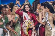Miss Universo 2025 sufre desvanecimiento durante desfile en Ecuador por mal de altura