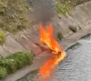 Motociclista incendia su vehículo tras recibir tres comparendos en control vial de Bogotá