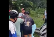 Pelea viral en Colombia: Mujer sorprende a su esposo en bicicleta con supuesta amante y se desata violencia