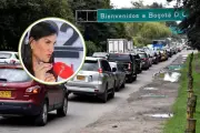 Periodista Vanessa de la Torre cuestiona complejidad del tráfico bogotano mientras cifras revelan grave congestión