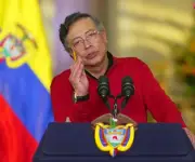 Petro convoca movilizaciones y defiende salario vital: niega impacto inflacionario