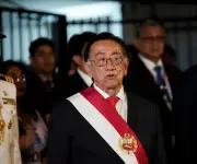 Presidente interino de Perú enfrenta juicio por apropiación ilícita tras asumir cargo