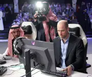 Príncipe William combina diplomacia con videojuegos en visita oficial a Arabia Saudita