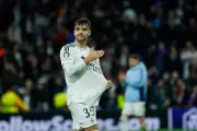 Raúl Asencio del Real Madrid descansa en casa tras descartarse lesión grave