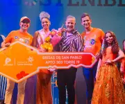 Reina Popular del Carnaval de Barranquilla recibe vivienda propia como premio