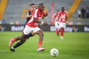 Santa Fe vence 2-1 a Junior en partido caliente con expulsión y cruce verbal entre Rodallega y Teo