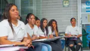 Solo 2 de cada 10 madres adolescentes en Colombia continúan sus estudios según estudio