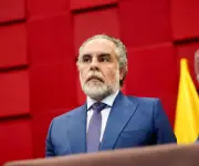 Suspensión del ajuste del salario mínimo 2026 genera reacciones políticas y económicas