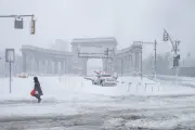 Tormenta invernal histórica paraliza el noreste de EE.UU. con nieve y vientos extremos