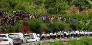 Tragedia en el Tour de Ruanda: dos aficionados mueren atropellados por vehículo de la caravana