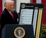 Trump amenaza con aranceles más altos a países que 'jueguen' con acuerdos comerciales