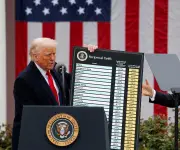 Trump justifica aranceles con supuesta crisis de pagos que economistas cuestionan