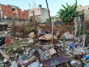 Vecinos de San Fernando en Cartagena denuncian lote convertido en basurero y riesgo de dengue