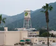 Warner Bros. reabre negociaciones con Paramount tras nueva oferta superior