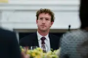 Zuckerberg defiende a Meta en juicio histórico sobre adicción de menores a redes sociales