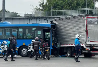 Accidente de bus del MIO en Cali deja 16 heridos en el barrio Calipso
