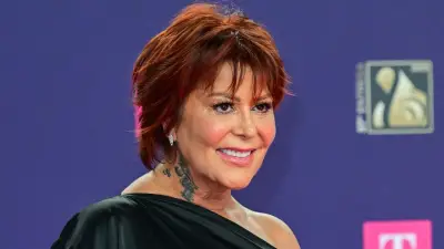 Alejandra Guzmán sufre caída en concierto: se le dislocó la cadera con prótesis de titanio