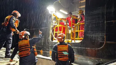 Armada de Colombia coordina rescate exitoso de tripulantes tras hundimiento de motonave en Caribe