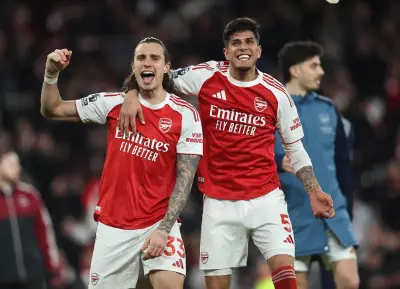 Arsenal amplía ventaja en Premier League con victoria épica y récord histórico
