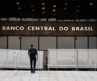 Banco Central de Brasil reduce tasa Selic a 14,75% y pide cautela en futuros ajustes
