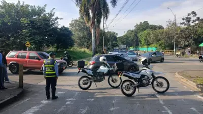 Bloqueo en Calle 5 de Cali afecta movilidad y rutas del MIO por protesta social
