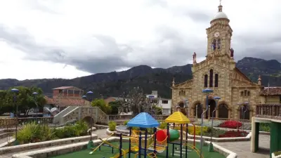 Bogotá declara parques y entornos escolares como espacios libres de consumo de drogas y alcohol