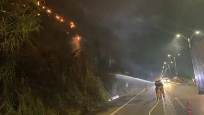 Bomberos controlan incendio en autopista Medellín-Bogotá sin heridos ni daños graves