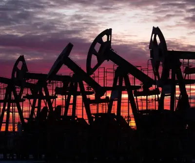 Brent se encamina a alza mensual récord por escalada del conflicto en el golfo Pérsico