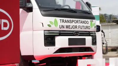 Camión eléctrico llega a Colombia: carga en 1 hora, reduce costos 80% y carga 2.700 kg