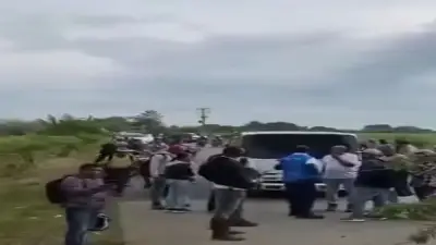 Caos vial en Jamundí: habitantes de Robles cierran carreteras por mal estado de las vías