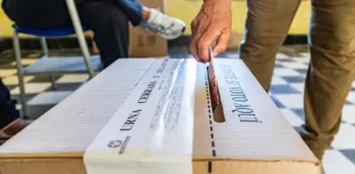 Capturan a escolta del secretario de la Cámara con $145 millones y propaganda electoral