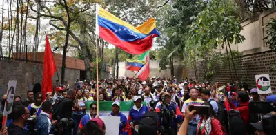 Chavistas protestan en Venezuela contra ataques a Irán y honran a Alí Jamenei