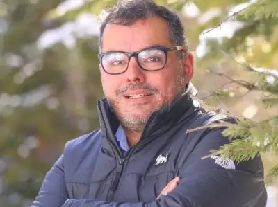 Coach colombiano enfrenta denuncias por estafa al fingir vínculos con hermano de Elon Musk