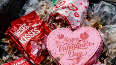 Consumismo y contaminación: el desafío ambiental de reciclar empaques de regalos