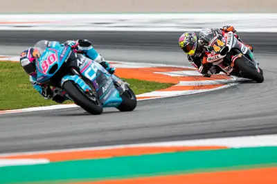 David Alonso sufre grave accidente en Moto2 pero se recupera sin lesiones graves