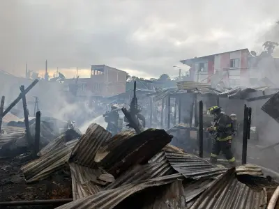 Devastador incendio en Popayán destruye más de diez viviendas en el barrio El Recuerdo Sur