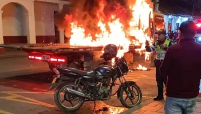 Disturbios en Chocontá por operativo de tránsito: comunidad quema grúa y enfrenta a la Policía