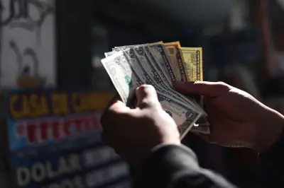 Dólar abre al alza mientras mercado espera decisión de la FED sobre tasas de interés